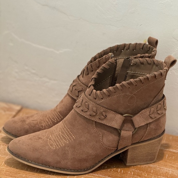 Like new boots never used - Picture 2 of 6